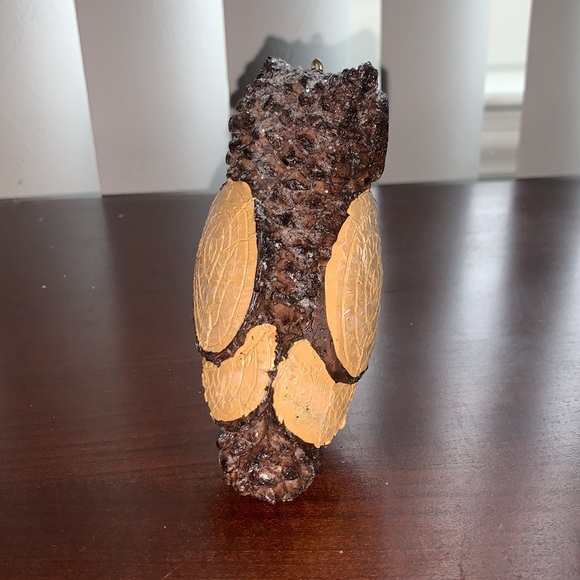 Cute little glittery Wooden Owl can be hung as an Ornament or sits on a table. - Picture 15 of 16